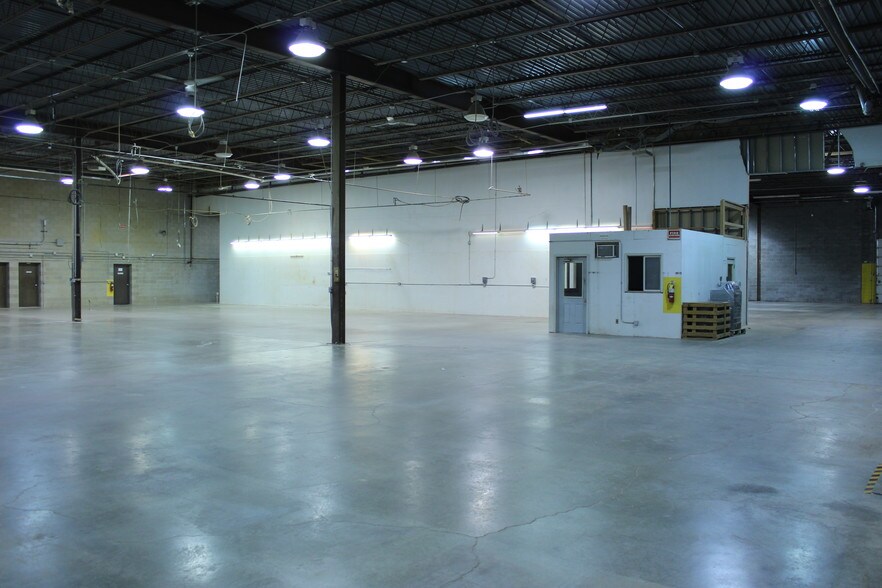 More Photos Of 3320 Terminal Dr, Eagan Distribution For Sale