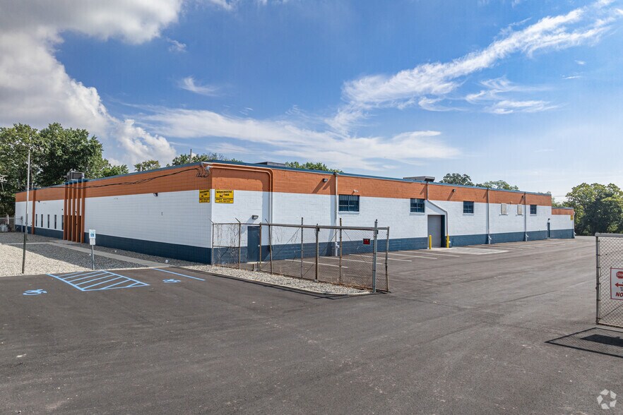 More Photos Of 14 Home News Row, New Brunswick Warehouse For Lease