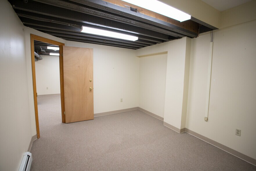 More Photos Of 105 Main St, Bangor Apartments For Lease