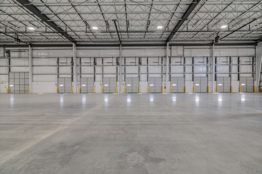 More Photos Of 1295 Huntington Park Dr, Loudon Warehouse For Lease