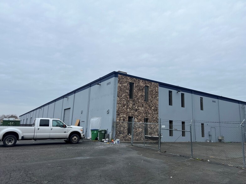 More Photos Of 8165 Signal Ct, Sacramento Warehouse For Sale
