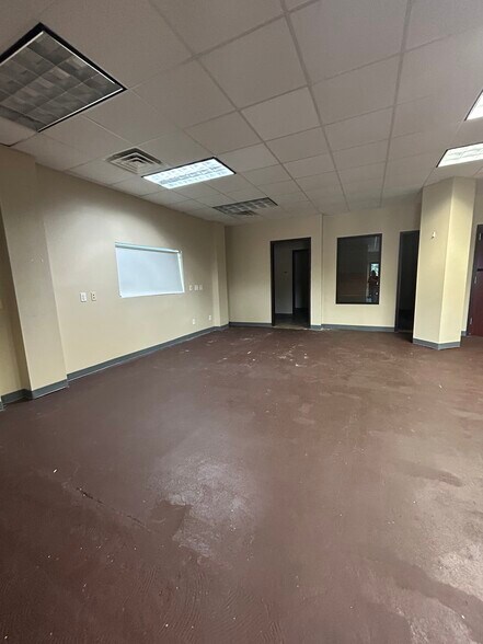 More Photos Of 639 E Madison Ave, Bastrop Office For Lease