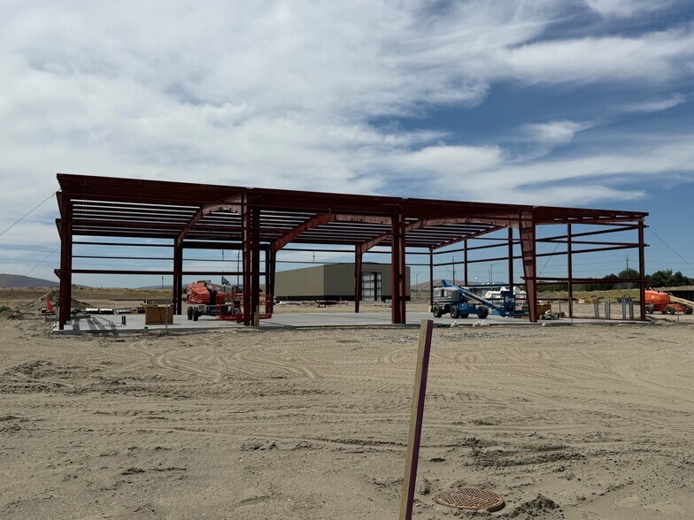 More Photos Of 2605 Robertson Dr, Richland Industrial For Lease