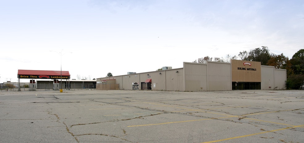 More Photos Of 1823 E 53rd St, Anderson Self Storage For Lease