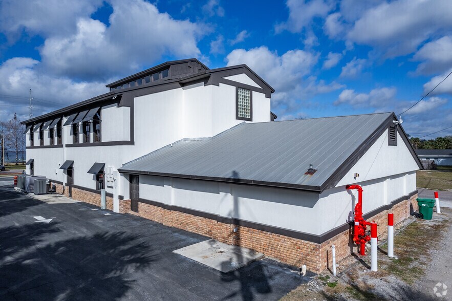 More Photos Of 343 N Bay St, Eustis Coworking Space