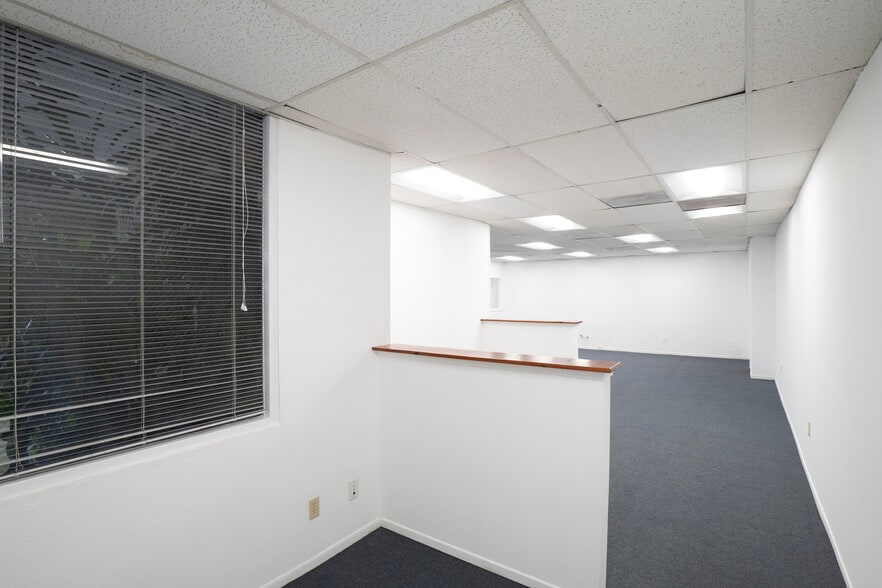 More Photos Of 5435 Cahuenga Blvd, North Hollywood Office For Sale
