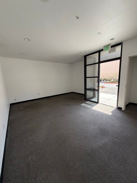 More Photos Of 1611 W San Bernardino Rd, West Covina Distribution For Lease