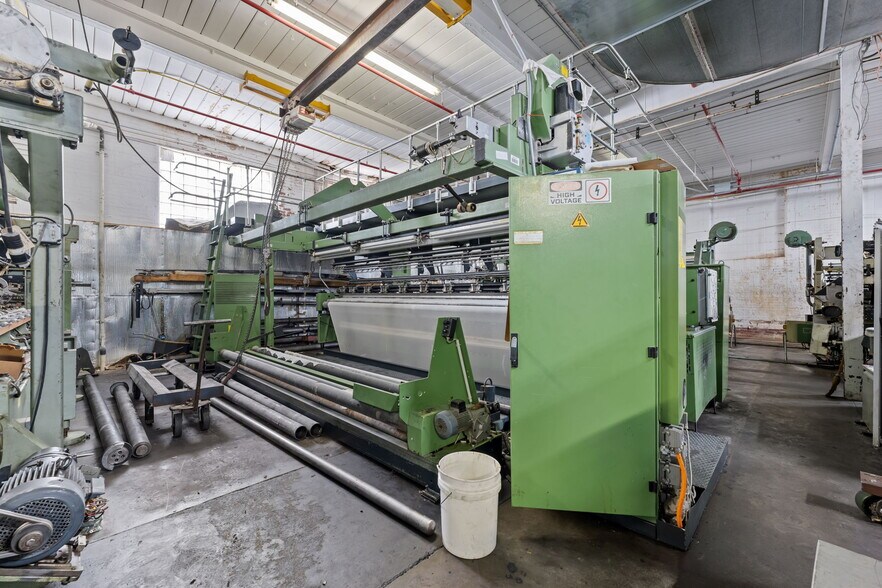 More Photos Of 312 W Luther Ave, Liberty Manufacturing For Sale