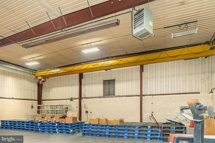 More Photos Of 122 Beech St, Carlisle Light Distribution For Lease