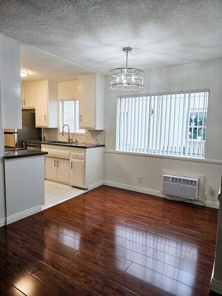 More Photos Of 1830 Greenfield Ave, Los Angeles Apartments For Sale
