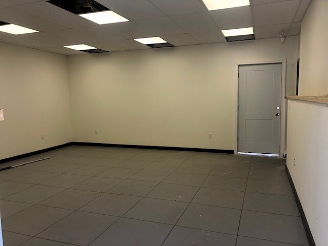 More Photos Of 33 Old Amity Rd, Bethany Flex For Lease