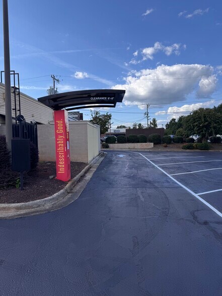 More Photos Of 2502 Battleground Ave, Greensboro Fast Food For Lease