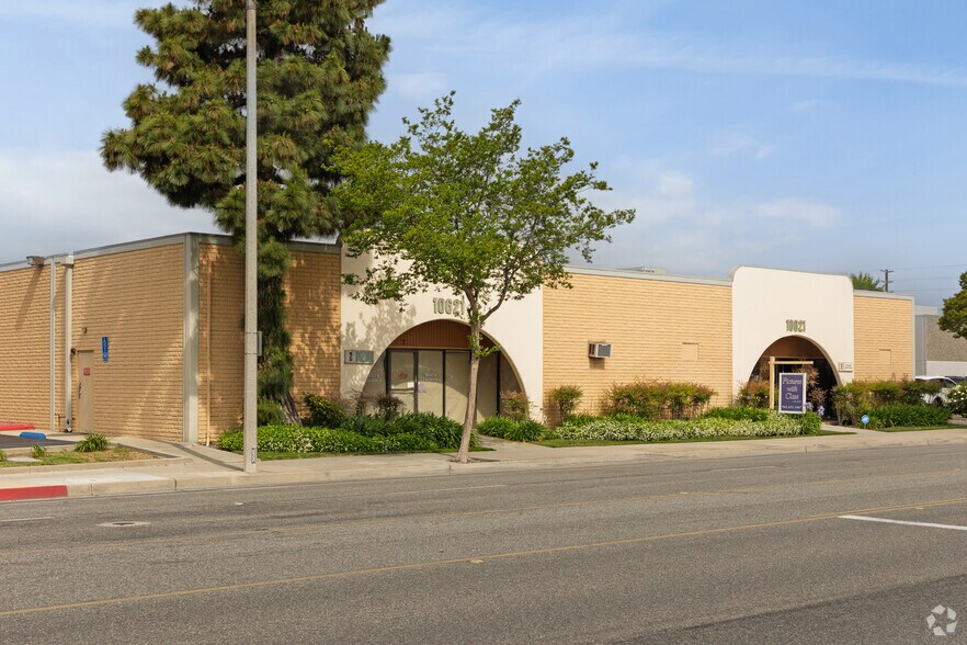 More Photos Of 10621 Bloomfield St, Los Alamitos Unknown For Lease