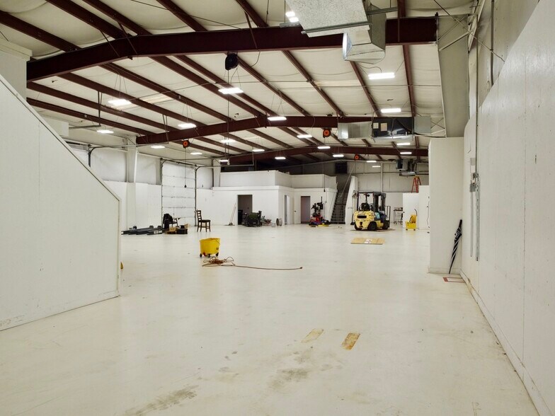 More Photos Of 2380 Rockaway Industrial Blvd, Conyers Light Distribution For Lease
