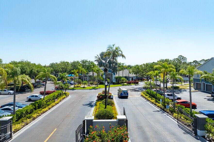 More Photos Of 2211 Grand Isle Dr, Brandon Apartments For Sale