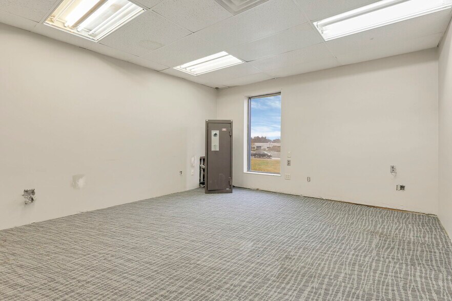 More Photos Of 2844 E River Rd, Dayton Office For Sale