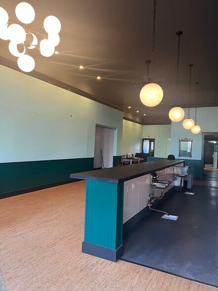 Primary Photo Of 1515 Park St, Alameda Bar For Lease