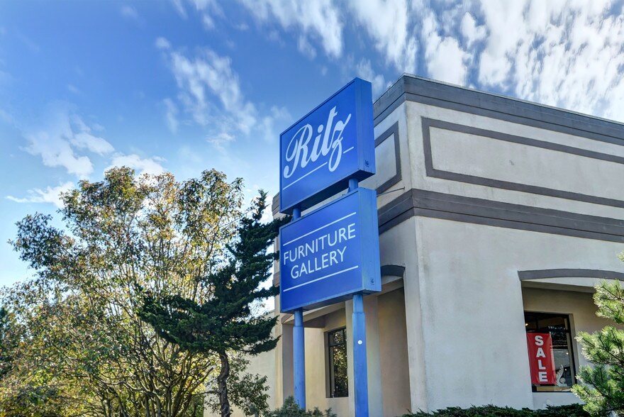 More Photos Of 20423 Highway 99, Lynnwood Freestanding For Sale