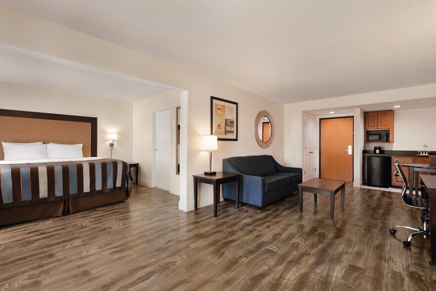 More Photos Of 2060 Eastern Blvd, Montgomery Hotel For Sale