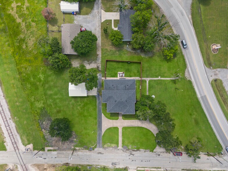 More Photos Of 107 S Josephine St, Royse City General Retail For Sale