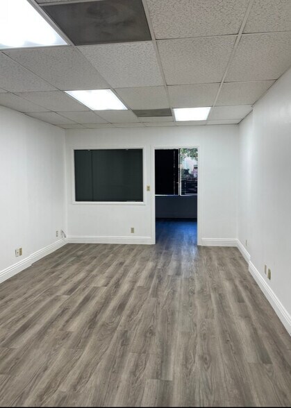 More Photos Of 315 Arden Ave, Glendale Office For Sale
