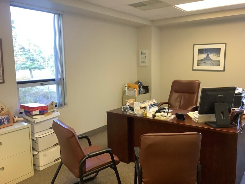 More Photos Of 20 Walnut St, Wellesley Office For Lease