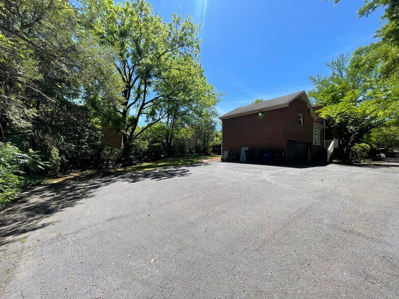 More Photos Of 2715 Reynolda Rd, Winston-Salem Office For Sale