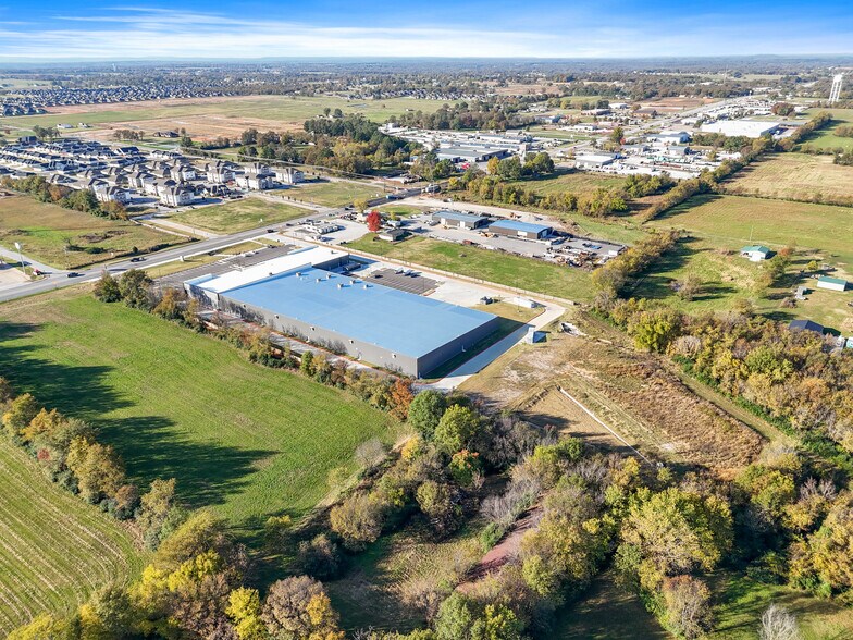More Photos Of 516 W Henri de Tonti Blvd, Tontitown Industrial For Lease