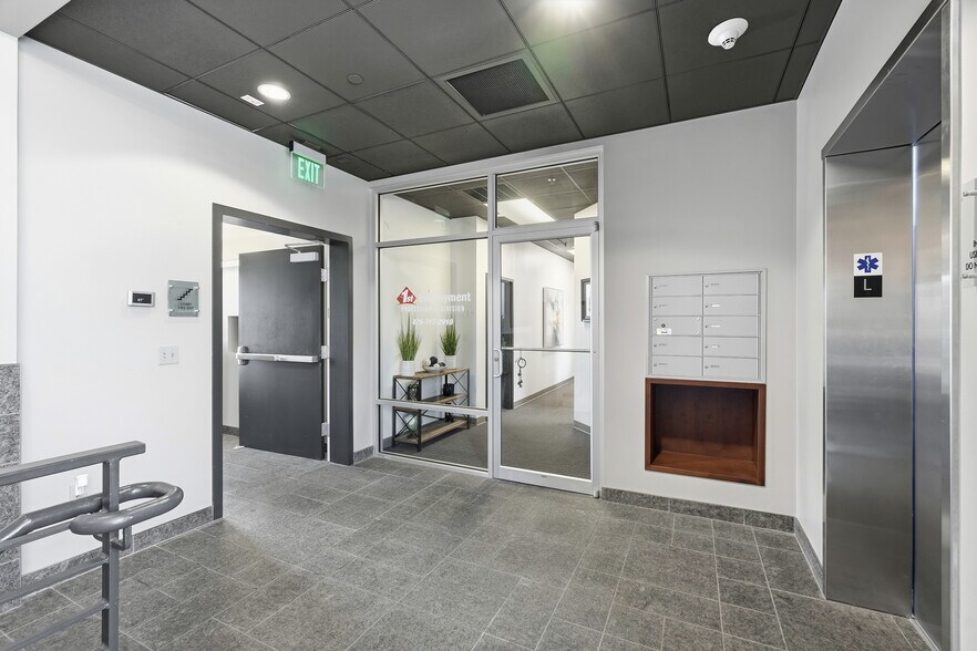 More Photos Of 1 W Mountain St, Fayetteville Office For Lease