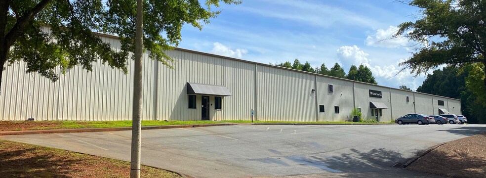 More Photos Of 4303 Idlewild Industrial Dr, Winston-Salem Warehouse For Lease