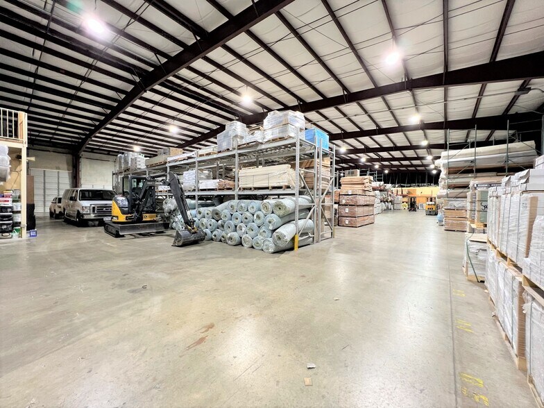 More Photos Of 21019 Spring Towne Dr, Spring Showroom For Lease