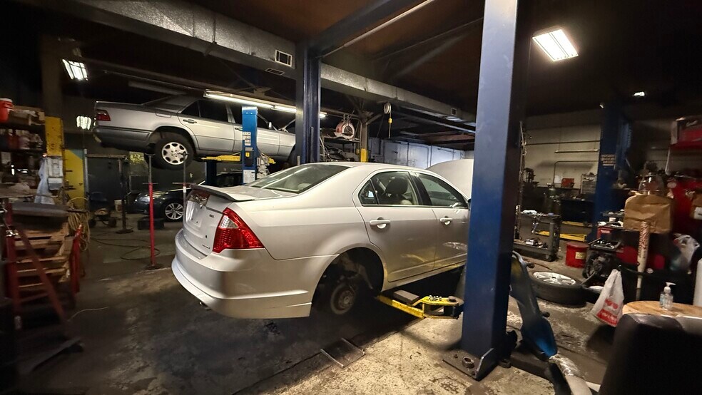 More Photos Of 124 3rd St, Allentown Auto Dealership For Lease