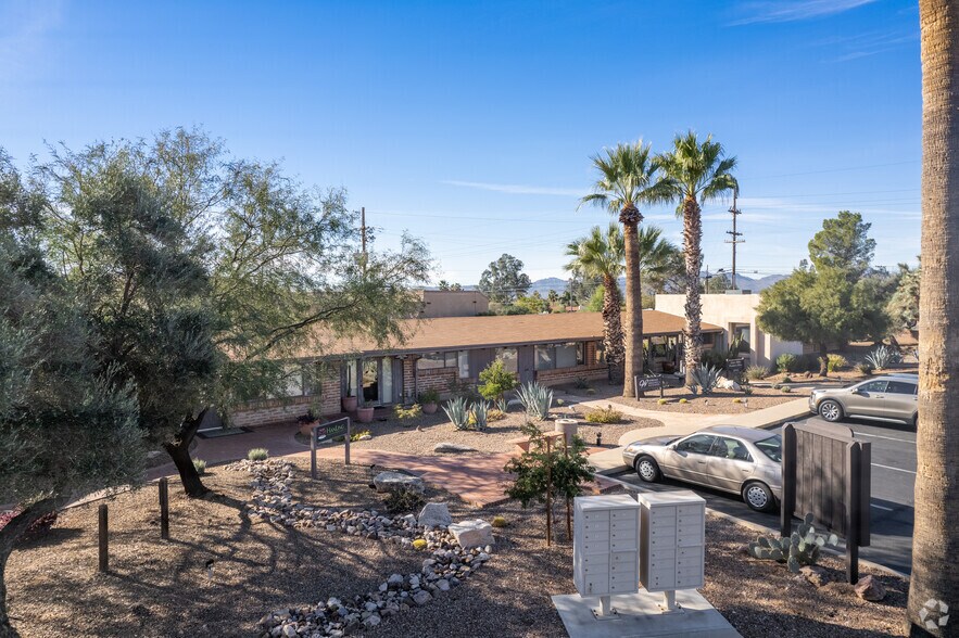 More Photos Of 6812 N Oracle Rd, Tucson Office For Sale
