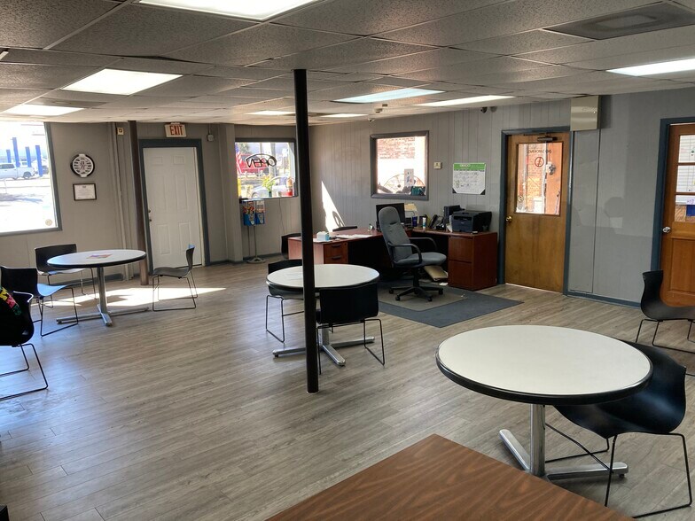 More Photos Of 1512 Cassat Ave, Jacksonville Auto Repair For Sale