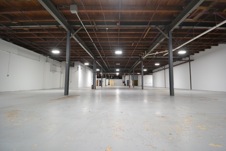 More Photos Of 1 Broad Ave, Fairview Warehouse For Lease