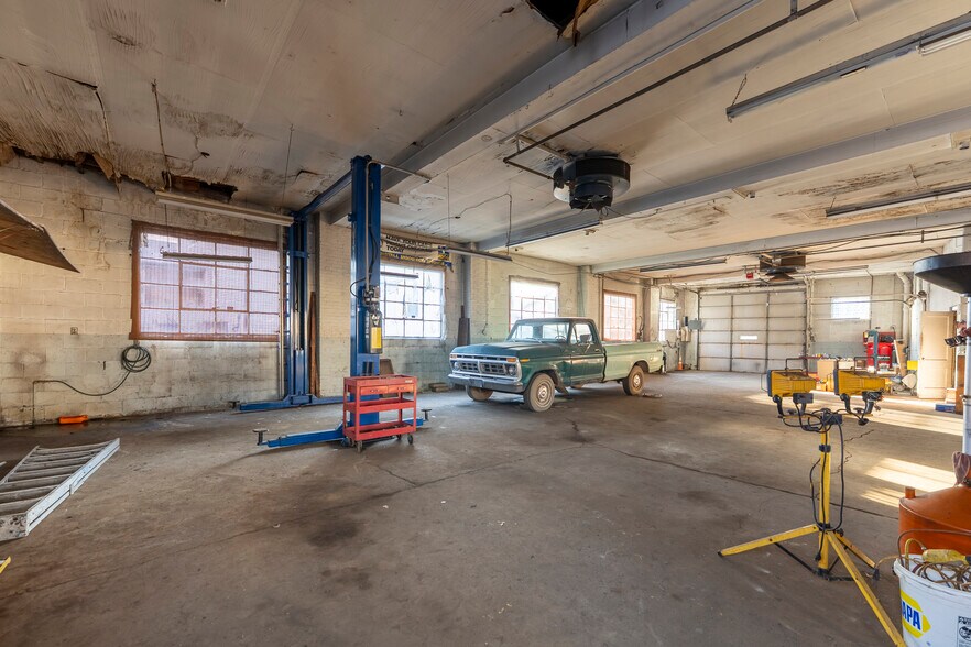 More Photos Of 4913 Grand Ave, Pittsburgh Auto Repair For Sale