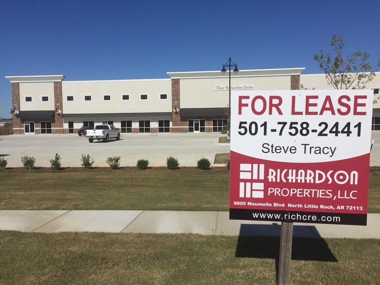 More Photos Of 11221 Richardson Dr, North Little Rock Showroom For Lease