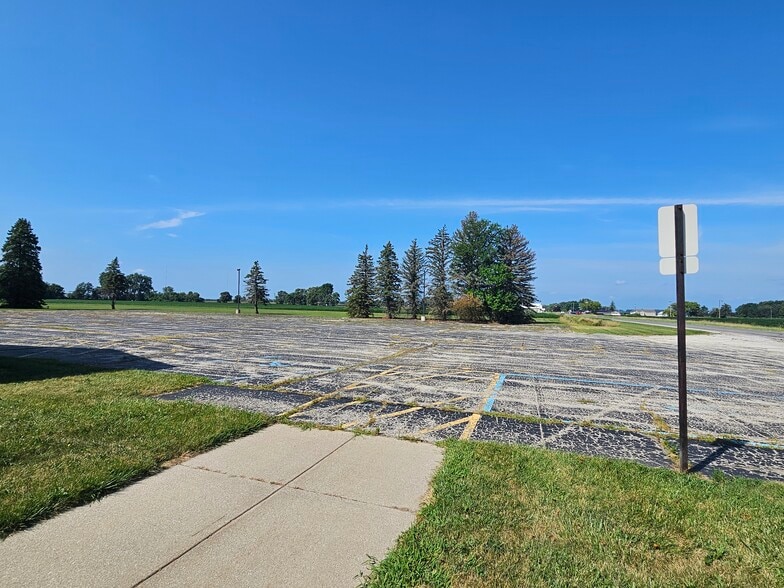 More Photos Of 5000 Fergus Rd, Saint Charles Religious Facility For Sale