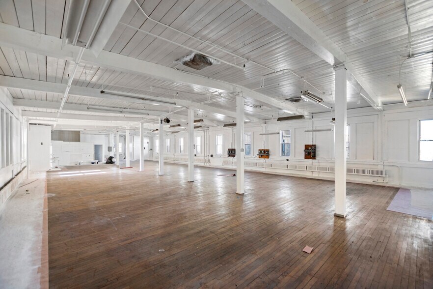 More Photos Of 474 Main St, Wakefield Industrial For Lease