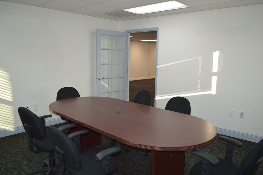 More Photos Of 2979 N 46th Ave, Saint Petersburg Office For Lease