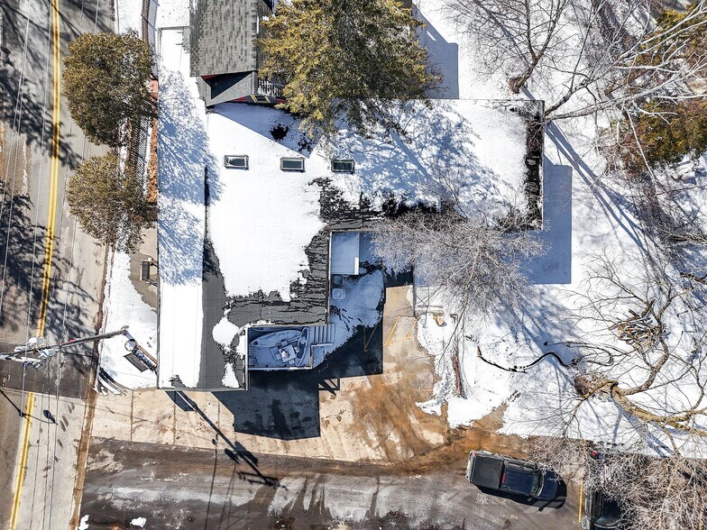 More Photos Of 1774 Riverside Dr, Suamico Freestanding For Lease