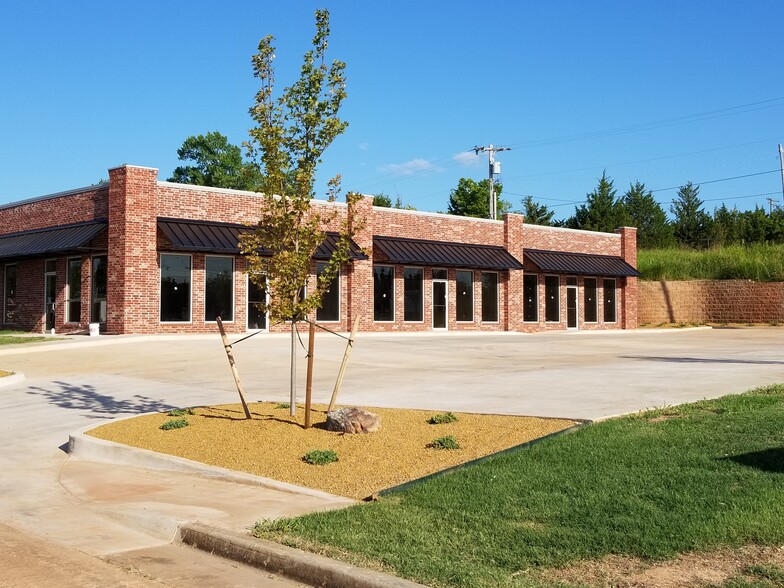 Primary Photo Of 901 E 35th St, Shawnee Storefront Retail Office For Lease