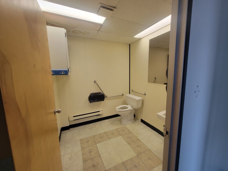 More Photos Of 3845 15th Av, Prince George Office For Lease