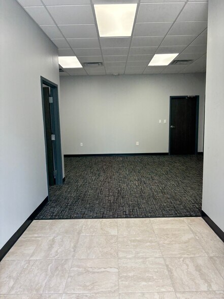 More Photos Of 3930-3950 Saint Johns Pky, Sanford Flex For Lease