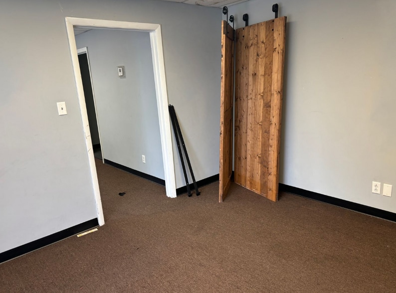 More Photos Of 280 Snow Dr, Birmingham Light Distribution For Lease
