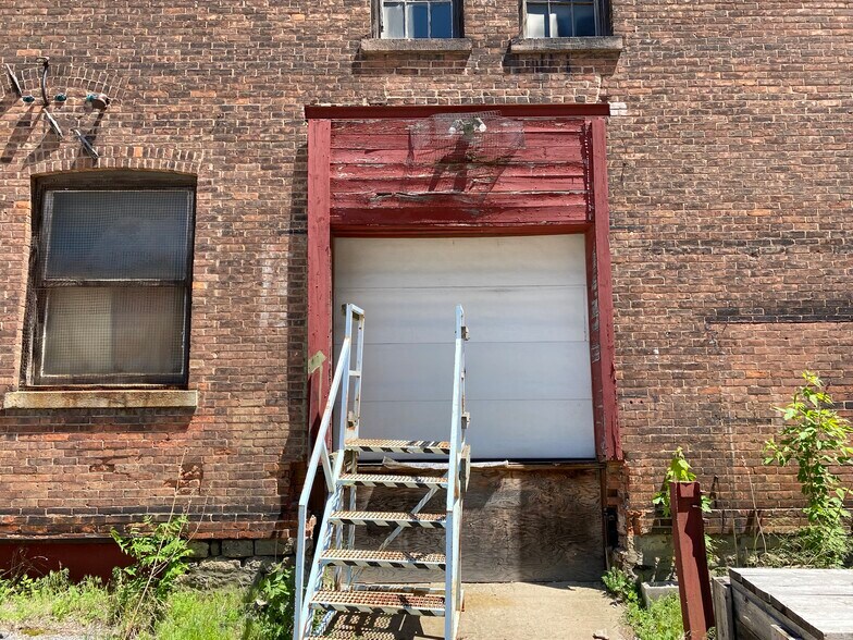 More Photos Of 9-13 Canal St, Rochester Manufacturing For Lease