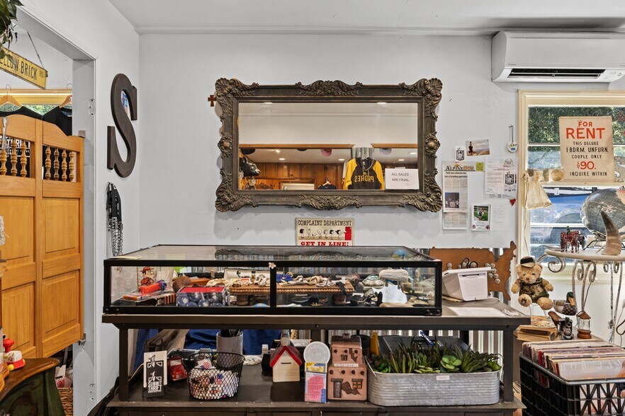 More Photos Of 2562 Alpine Blvd, Alpine Storefront Retail Residential For Sale