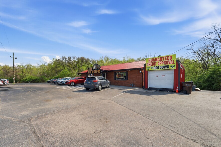 More Photos Of 621 Green Blvd, Aurora Auto Dealership For Sale