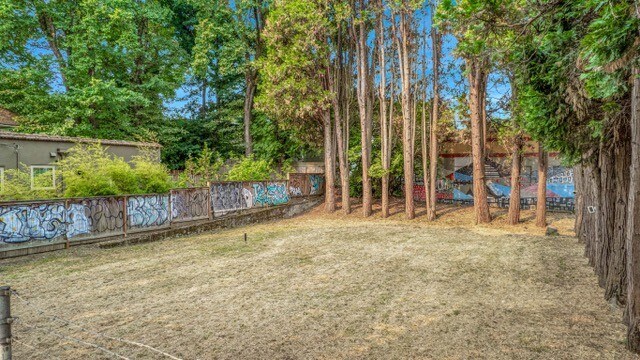 More Photos Of 2880 SE Stark St, Portland Land For Sale