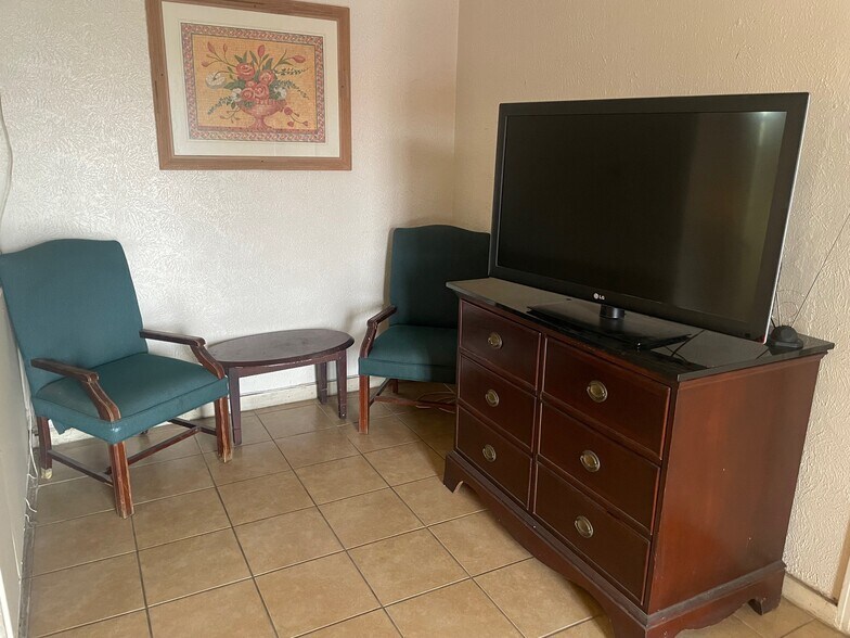 More Photos Of 711 Pasadena Fwy, Pasadena Hotel For Sale